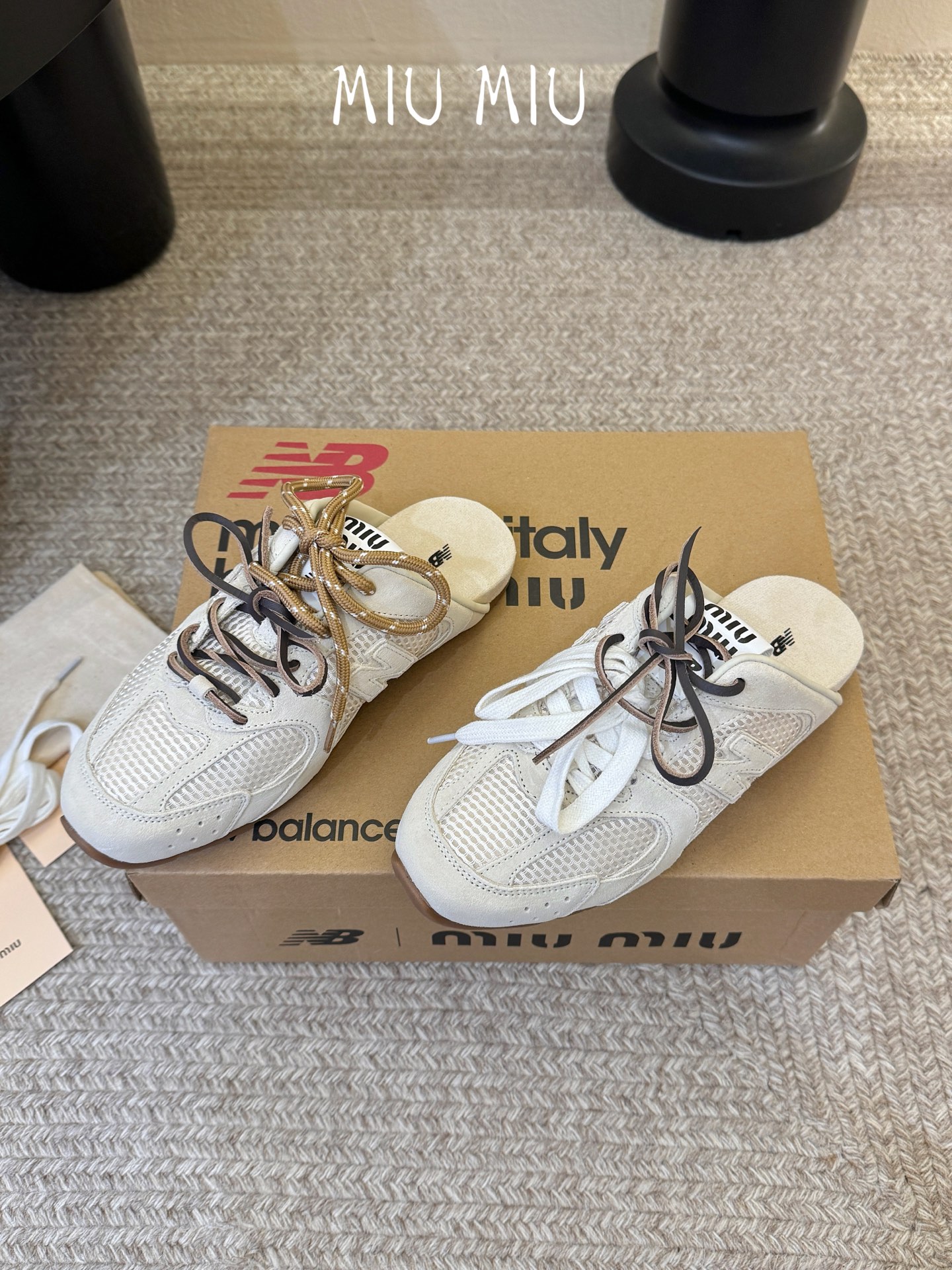 miumiu x New Balanc* 网面双鞋带运动鞋独家新增色 新增网面太爱了 双鞋带的设计 鞋带 miumiu x New Balanc* 网面双鞋带运动鞋独家新增色 新增网面太爱了 双鞋带的设计 鞋带