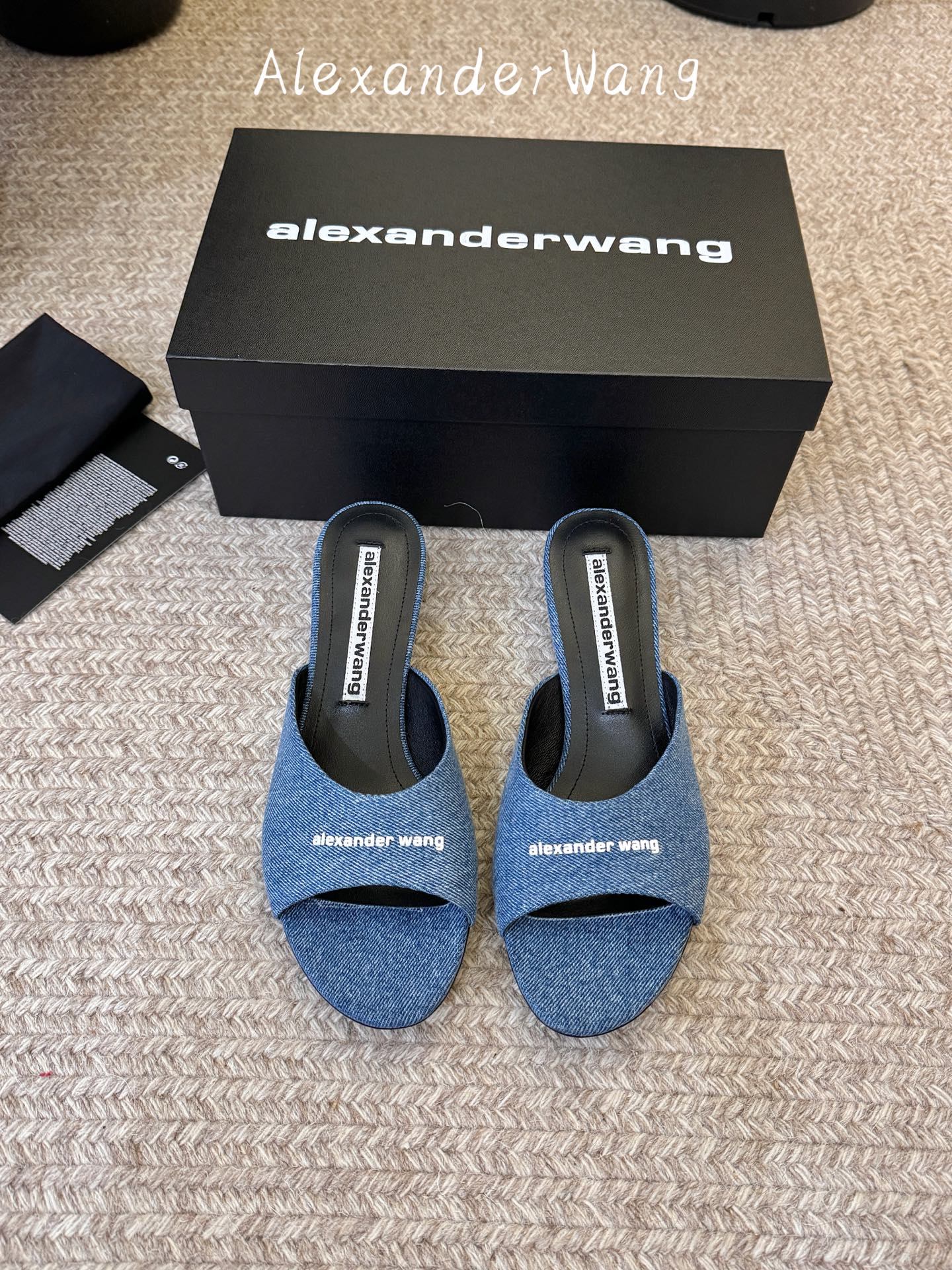 AlexanderWan* 大王  春夏最新款  凉拖鞋 个性御姐风 超有质感 爱了爱了 该款设计简约上