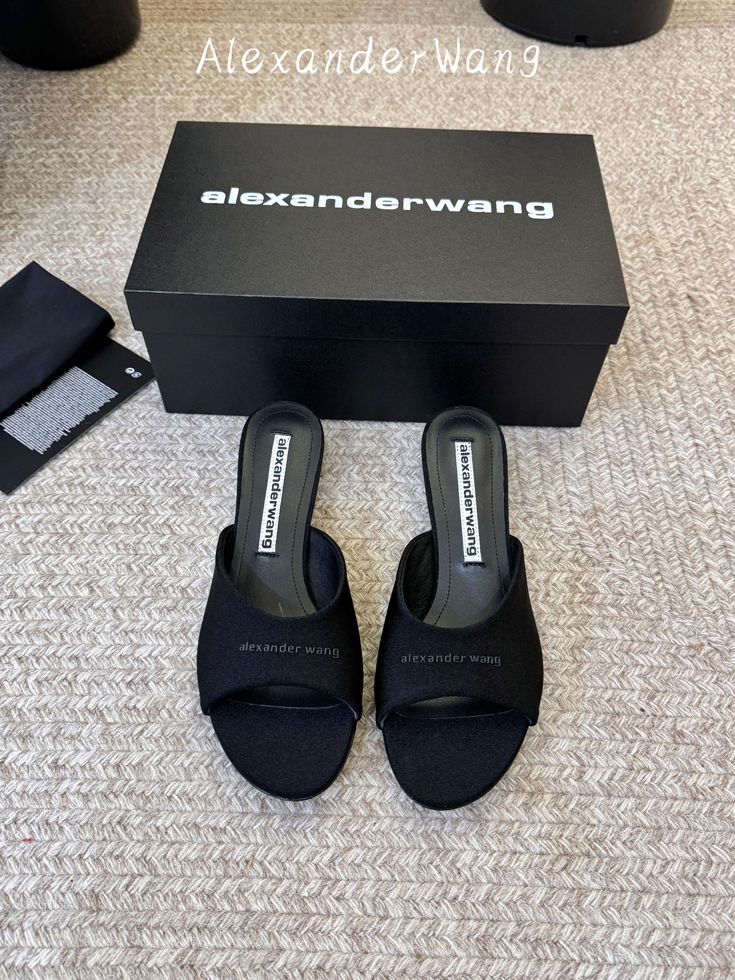 AlexanderWan* 大王  春夏最新款  凉拖鞋 个性御姐风 超有质感 爱了爱了 该款设计简约上