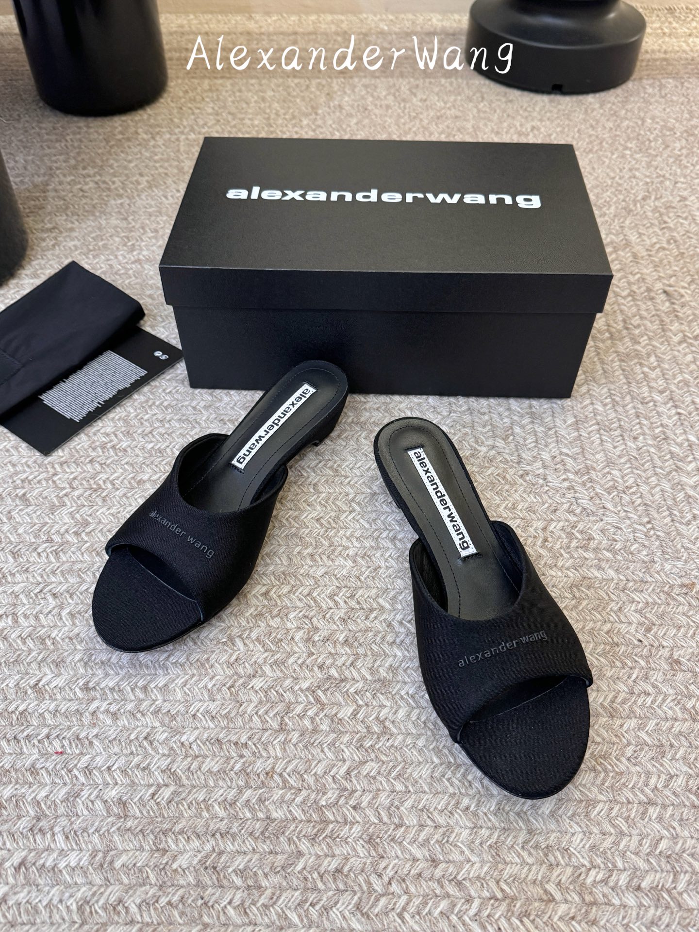 AlexanderWan* 大王 春夏最新款 凉拖鞋 个性御姐风 超有质感 爱了爱了 该款设计简约上 AlexanderWan* 大王 春夏最新款 凉拖鞋 个性御姐风 超有质感 爱了爱了 该款设计简约上