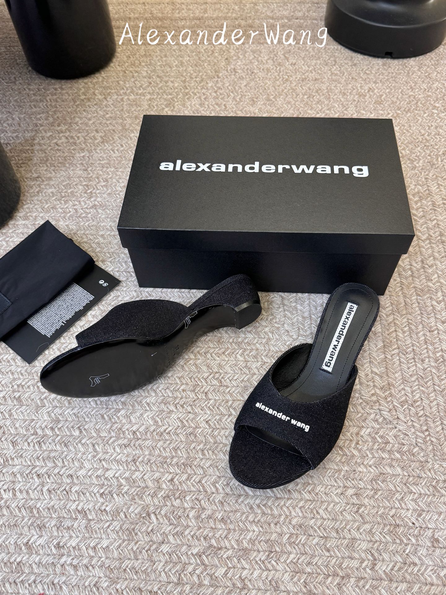 AlexanderWan* 大王 春夏最新款 凉拖鞋 个性御姐风 超有质感 爱了爱了 该款设计简约上 AlexanderWan* 大王 春夏最新款 凉拖鞋 个性御姐风 超有质感 爱了爱了 该款设计简约上