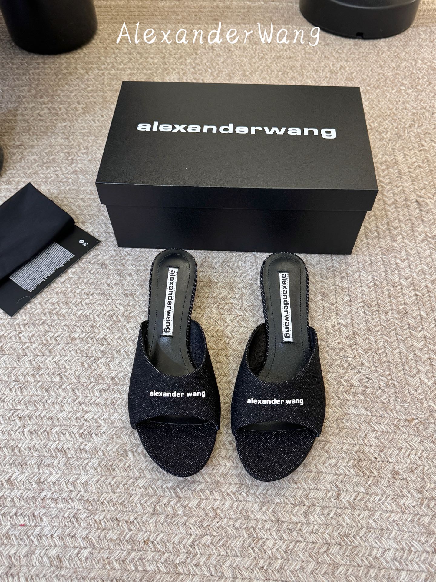 AlexanderWan* 大王  春夏最新款  凉拖鞋 个性御姐风 超有质感 爱了爱了 该款设计简约上