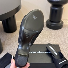AlexanderWan* 大王 春夏最新款 凉拖鞋 个性御姐风 超有质感 爱了爱了 该款设计简约上 AlexanderWan* 大王 春夏最新款 凉拖鞋 个性御姐风 超有质感 爱了爱了 该款设计简约上