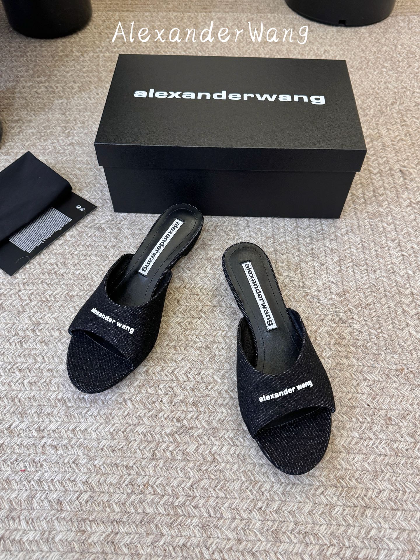 AlexanderWan* 大王 春夏最新款 凉拖鞋 个性御姐风 超有质感 爱了爱了 该款设计简约上 AlexanderWan* 大王 春夏最新款 凉拖鞋 个性御姐风 超有质感 爱了爱了 该款设计简约上