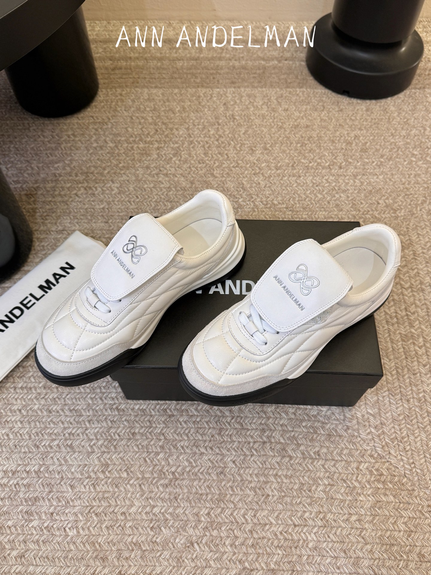 ANN ANDELMAN春夏最新款翻盖菱格德训鞋超多明星网红种草 ANN ANDELMAN是国内设计师轻
