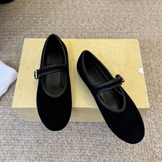 The Row 26春夏新款极简单鞋!据说这是本年度最美丽的玛丽珍凉鞋,法式优雅气质在线、高级又时髦,可 The Row 26春夏新款极简单鞋!据说这是本年度最美丽的玛丽珍凉鞋,法式优雅气质在线、高级又时髦,可