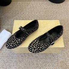 The Row 26春夏新款极简单鞋!据说这是本年度最美丽的玛丽珍凉鞋,法式优雅气质在线、高级又时髦,可 The Row 26春夏新款极简单鞋!据说这是本年度最美丽的玛丽珍凉鞋,法式优雅气质在线、高级又时髦,可