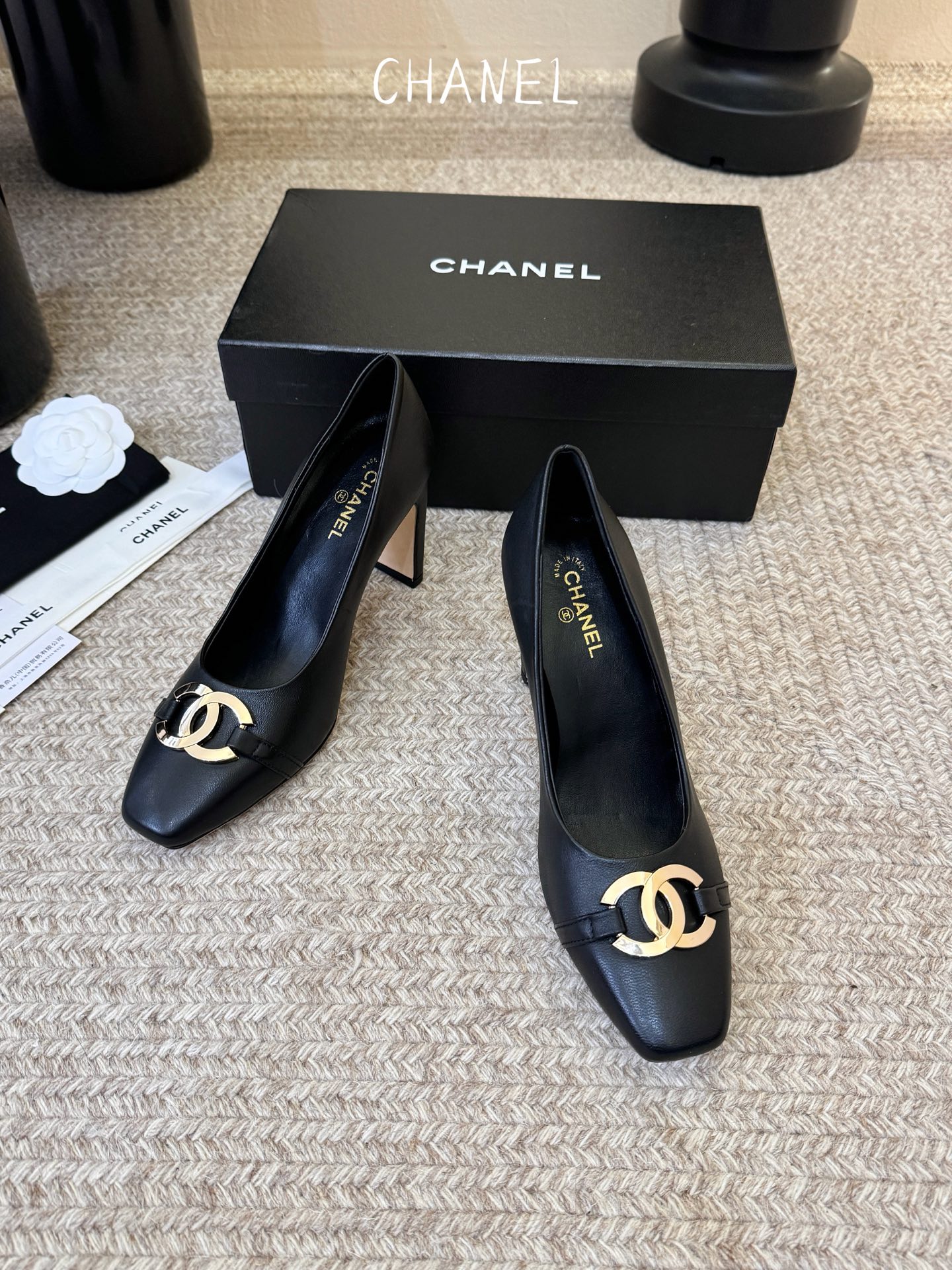 CHANEL小香 26ss 新款跟鞋复古法式优雅感，高级感十足 香奶奶后空玛丽珍凉鞋，最近很火的一双凉鞋