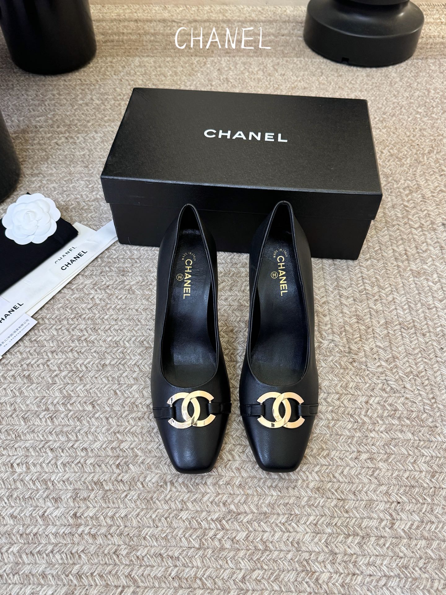 CHANEL小香 26ss 新款跟鞋复古法式优雅感，高级感十足 香奶奶后空玛丽珍凉鞋，最近很火的一双凉鞋