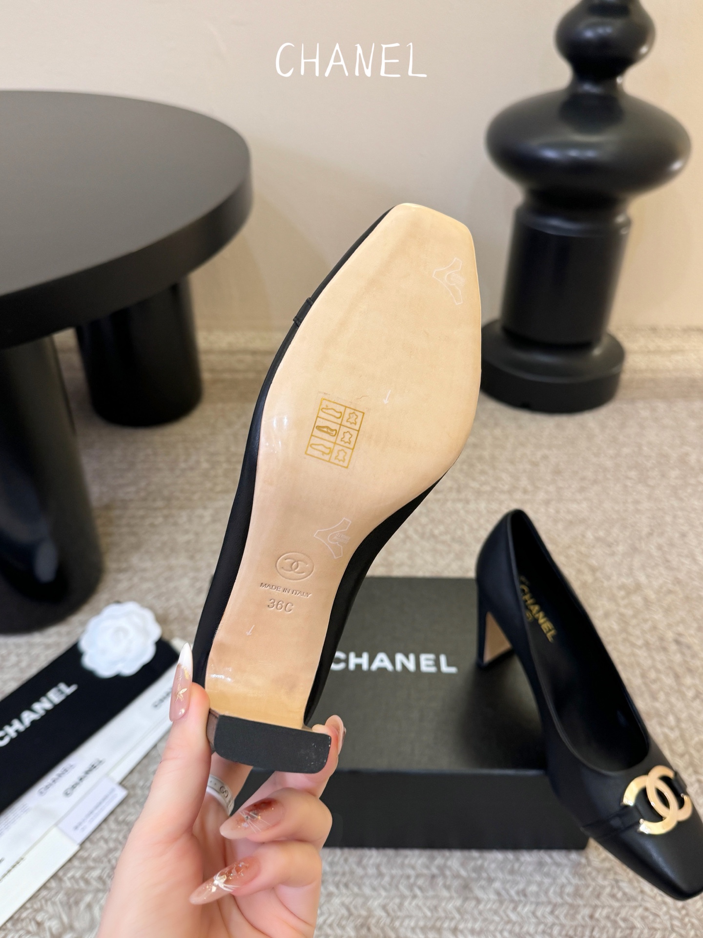 CHANEL小香 26ss 新款跟鞋复古法式优雅感，高级感十足 香奶奶后空玛丽珍凉鞋，最近很火的一双凉鞋