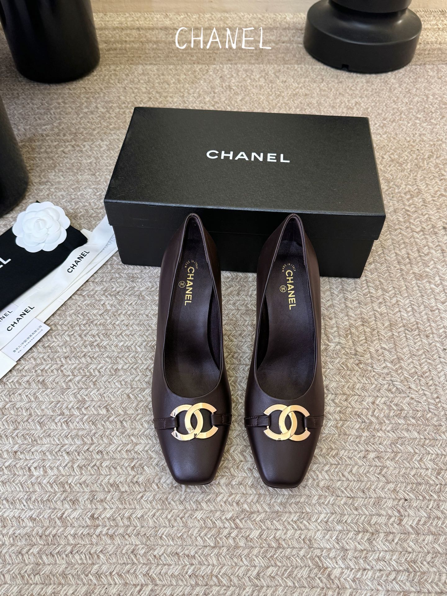 CHANEL小香 26ss 新款跟鞋复古法式优雅感，高级感十足 香奶奶后空玛丽珍凉鞋，最近很火的一双凉鞋