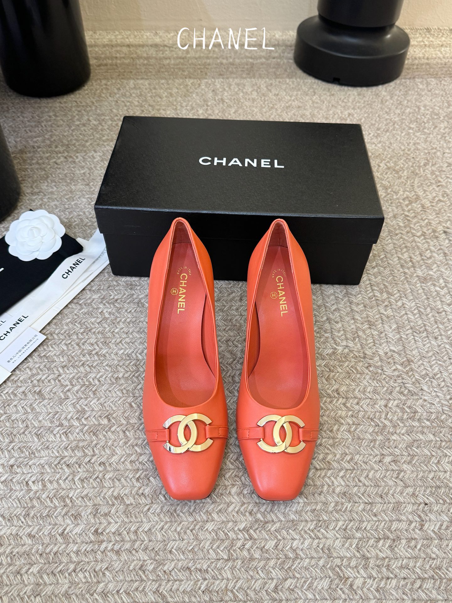 CHANEL小香 26ss 新款跟鞋复古法式优雅感，高级感十足 香奶奶后空玛丽珍凉鞋，最近很火的一双凉鞋