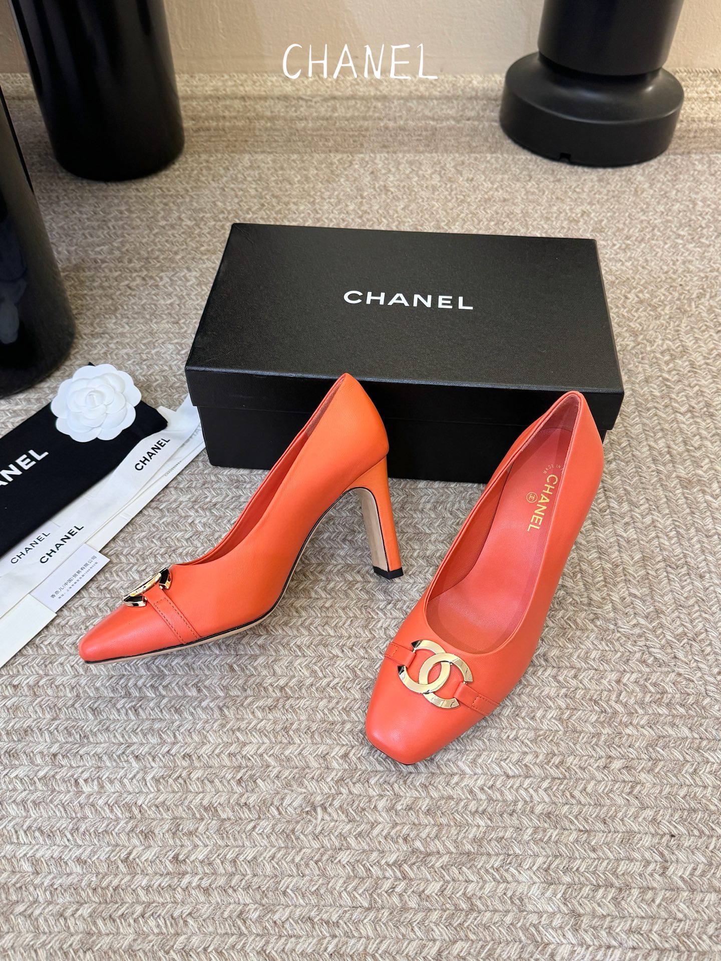 CHANEL小香 26ss 新款跟鞋复古法式优雅感,高级感十足 香奶奶后空玛丽珍凉鞋,最近很火的一双凉鞋 CHANEL小香 26ss 新款跟鞋复古法式优雅感,高级感十足 香奶奶后空玛丽珍凉鞋,最近很火的一双凉鞋
