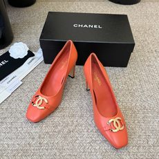 CHANEL小香 26ss 新款跟鞋复古法式优雅感,高级感十足 香奶奶后空玛丽珍凉鞋,最近很火的一双凉鞋 CHANEL小香 26ss 新款跟鞋复古法式优雅感,高级感十足 香奶奶后空玛丽珍凉鞋,最近很火的一双凉鞋