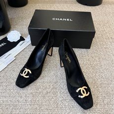 CHANEL小香 26ss 新款跟鞋复古法式优雅感,高级感十足 香奶奶后空玛丽珍凉鞋,最近很火的一双凉鞋 CHANEL小香 26ss 新款跟鞋复古法式优雅感,高级感十足 香奶奶后空玛丽珍凉鞋,最近很火的一双凉鞋