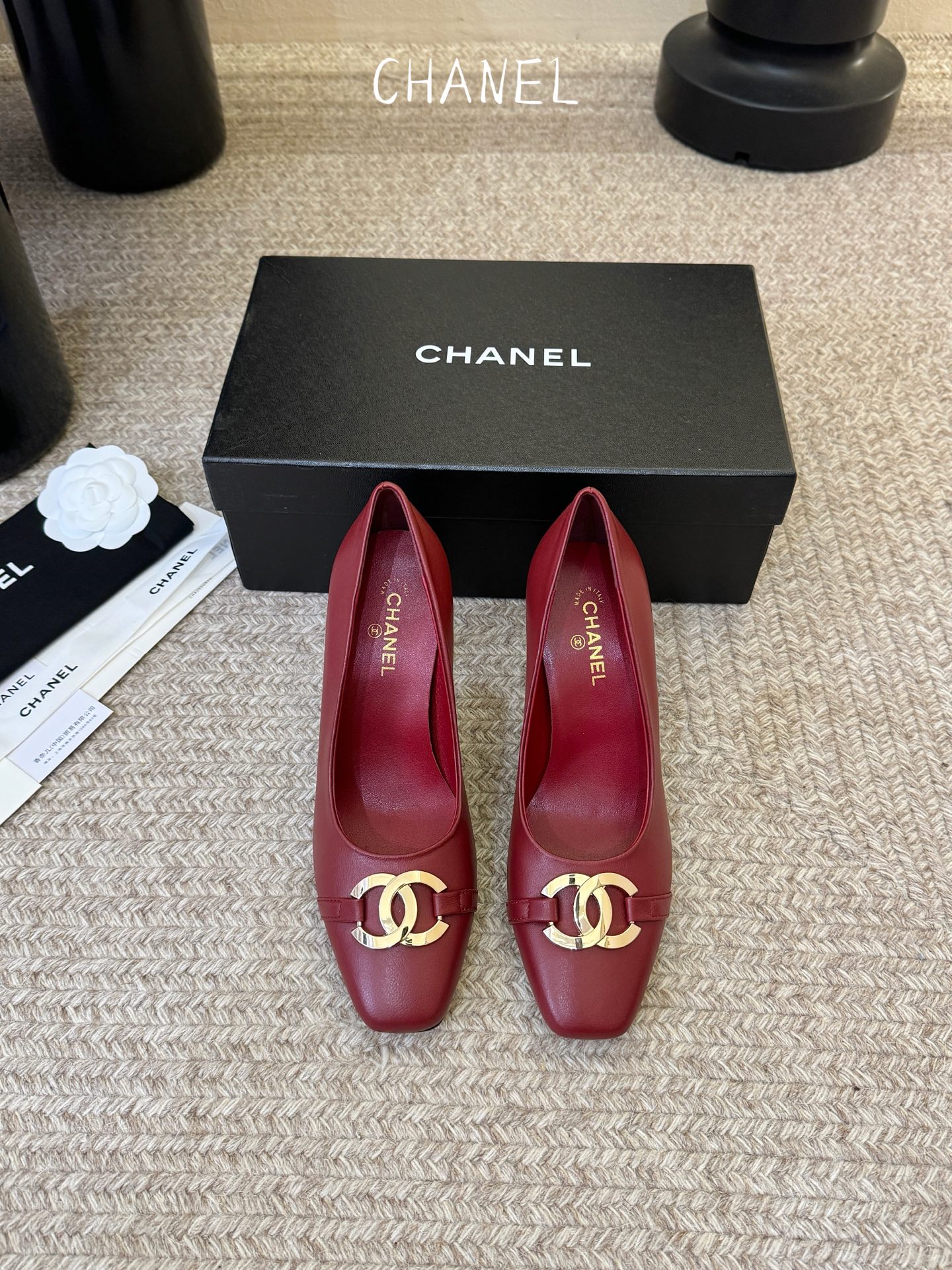 CHANEL小香 26ss 新款跟鞋复古法式优雅感，高级感十足 香奶奶后空玛丽珍凉鞋，最近很火的一双凉鞋