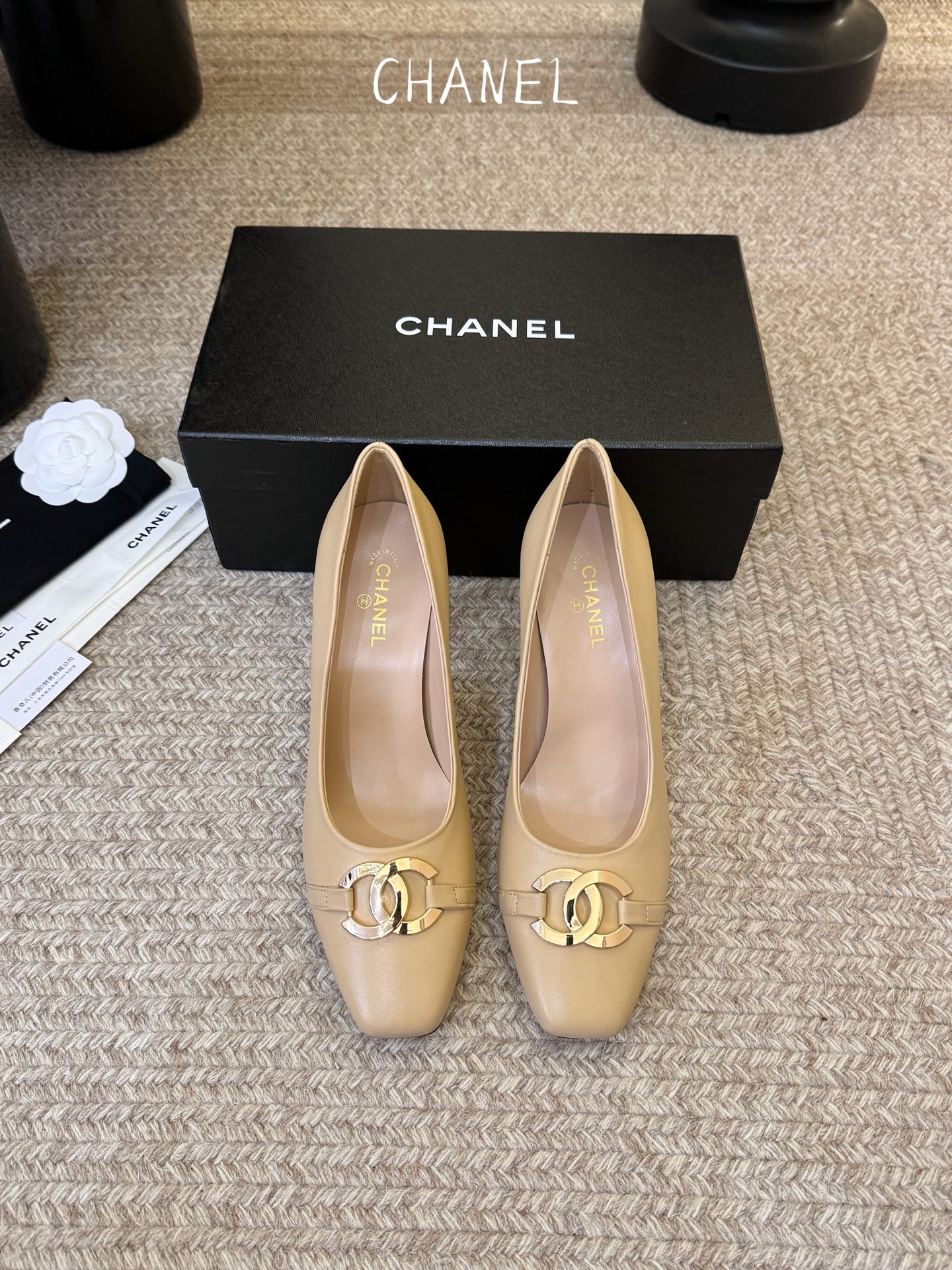 CHANEL小香 26ss 新款跟鞋复古法式优雅感，高级感十足 香奶奶后空玛丽珍凉鞋，最近很火的一双凉鞋
