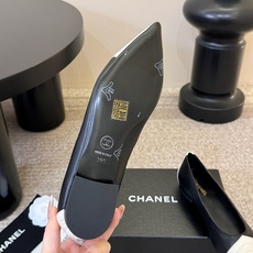 CHANEL小香 26ss 新款跟鞋复古法式优雅感,高级感十足 香奶奶后空玛丽珍凉鞋,最近很火的一双凉鞋 CHANEL小香 26ss 新款跟鞋复古法式优雅感,高级感十足 香奶奶后空玛丽珍凉鞋,最近很火的一双凉鞋
