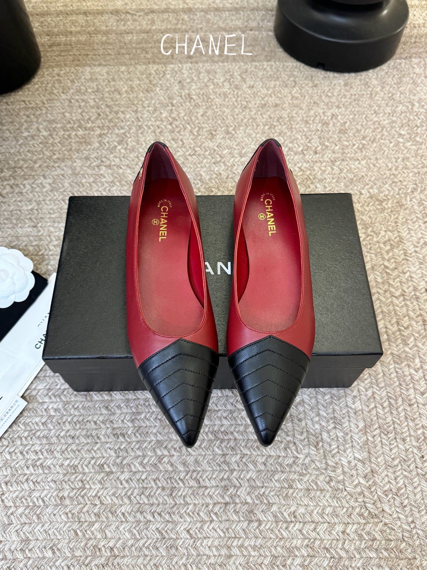 CHANEL小香 26ss 新款跟鞋复古法式优雅感，高级感十足 香奶奶后空玛丽珍凉鞋，最近很火的一双凉鞋