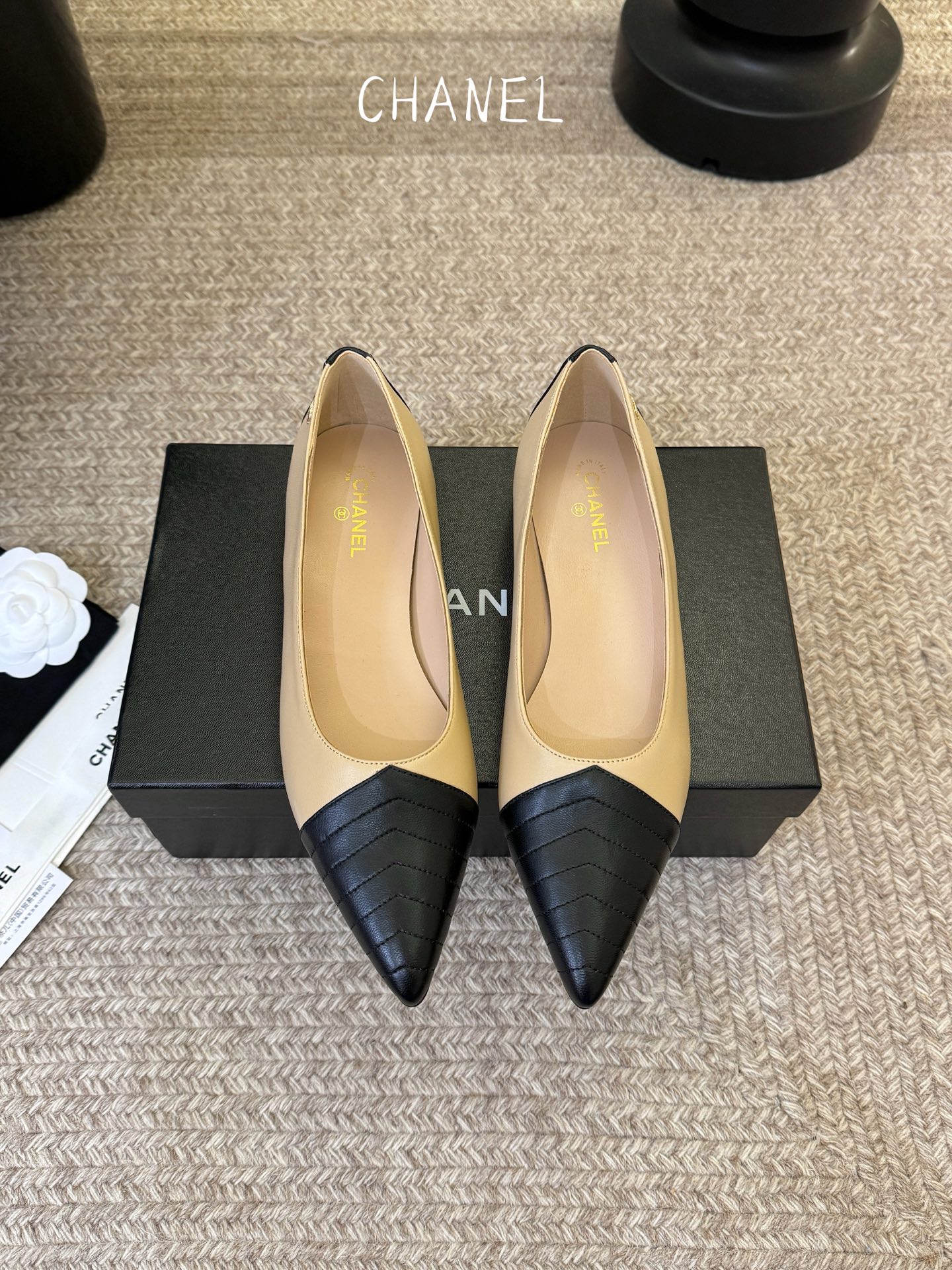 CHANEL小香 26ss 新款跟鞋复古法式优雅感，高级感十足 香奶奶后空玛丽珍凉鞋，最近很火的一双凉鞋
