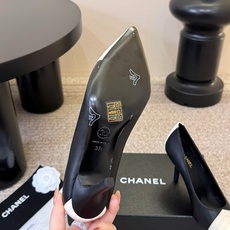 CHANEL小香 26ss 新款跟鞋复古法式优雅感,高级感十足 香奶奶后空玛丽珍凉鞋,最近很火的一双凉鞋 CHANEL小香 26ss 新款跟鞋复古法式优雅感,高级感十足 香奶奶后空玛丽珍凉鞋,最近很火的一双凉鞋