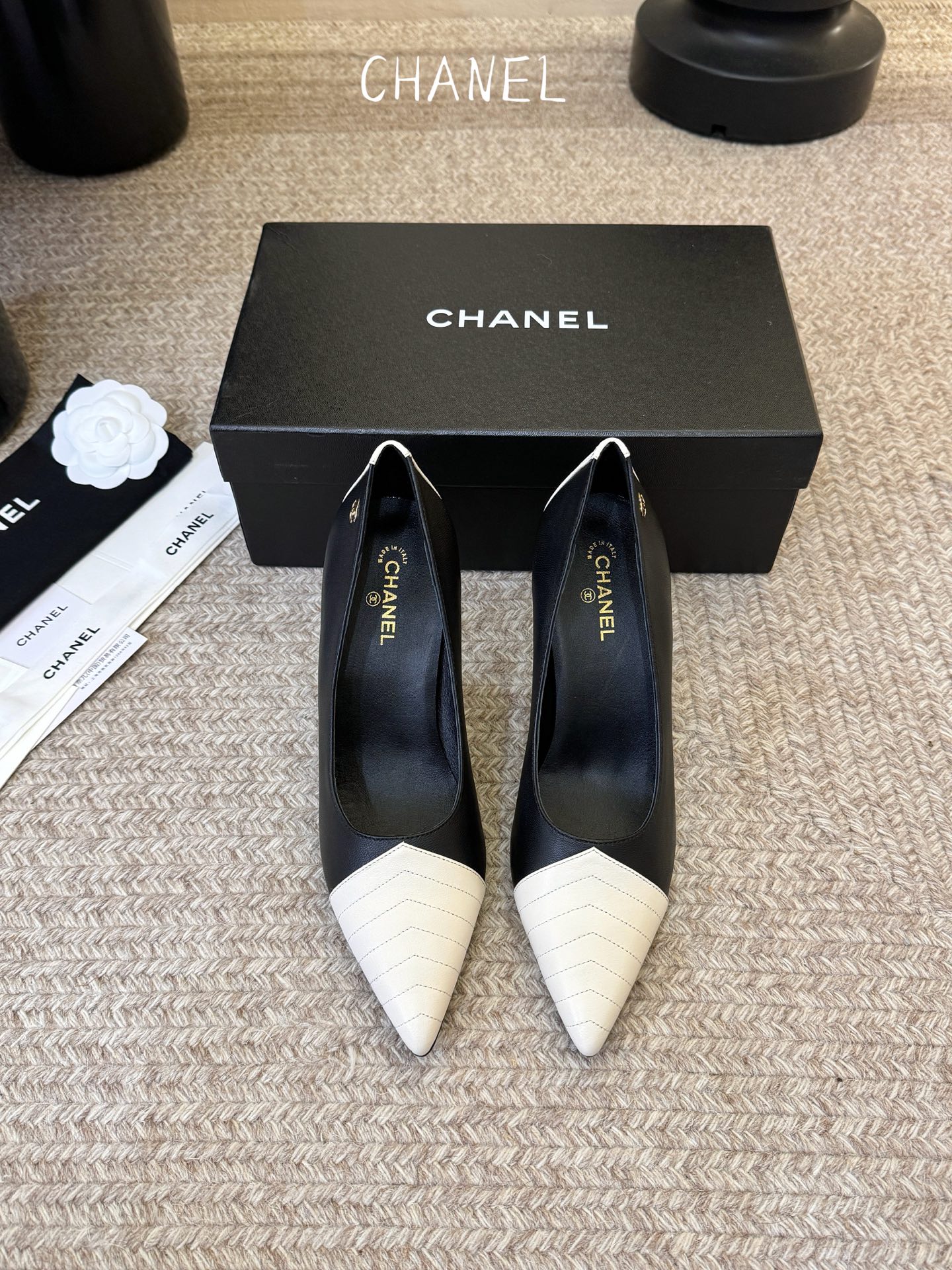 CHANEL小香 26ss 新款跟鞋复古法式优雅感，高级感十足 香奶奶后空玛丽珍凉鞋，最近很火的一双凉鞋