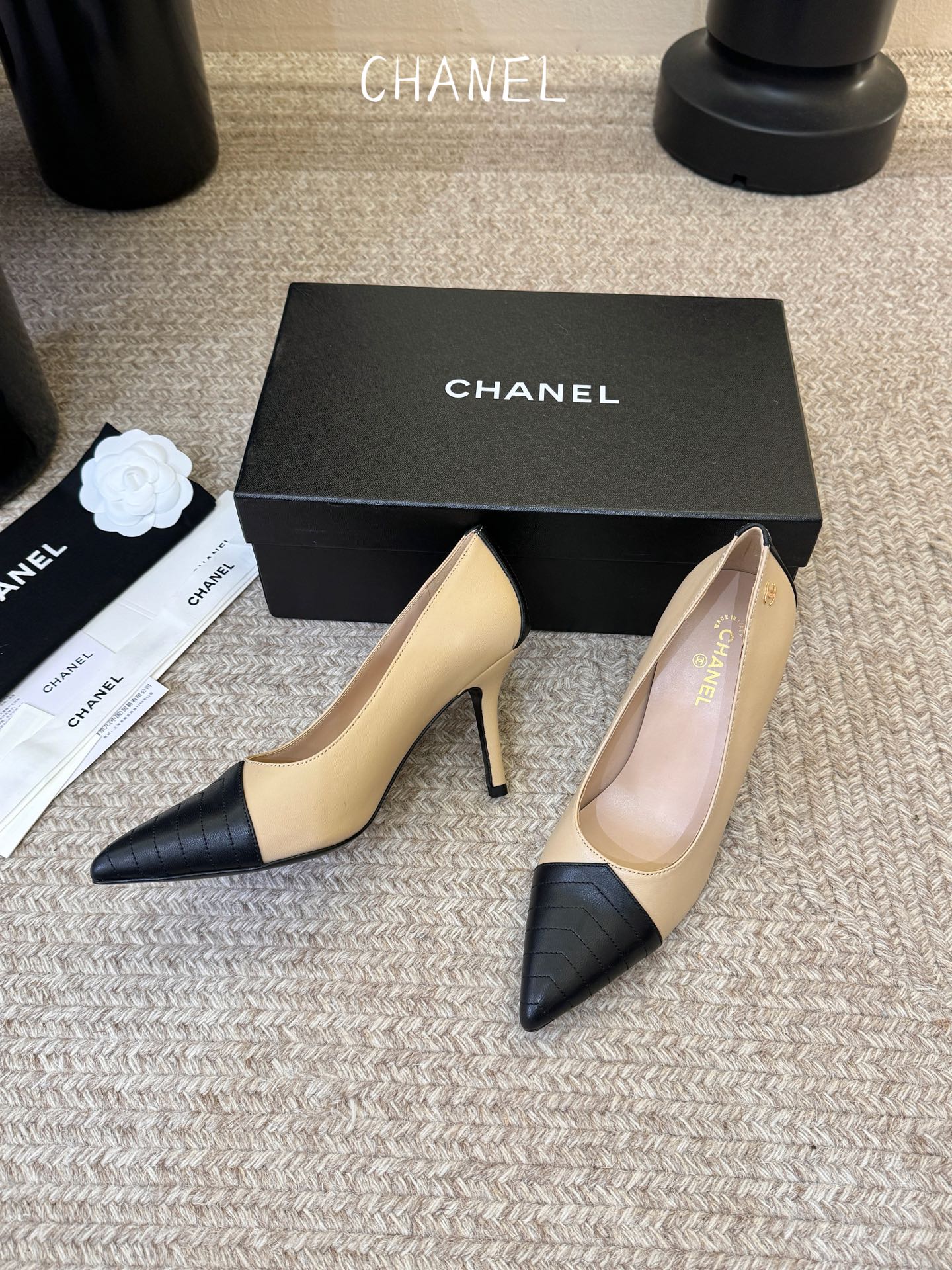 CHANEL小香 26ss 新款跟鞋复古法式优雅感,高级感十足 香奶奶后空玛丽珍凉鞋,最近很火的一双凉鞋 CHANEL小香 26ss 新款跟鞋复古法式优雅感,高级感十足 香奶奶后空玛丽珍凉鞋,最近很火的一双凉鞋