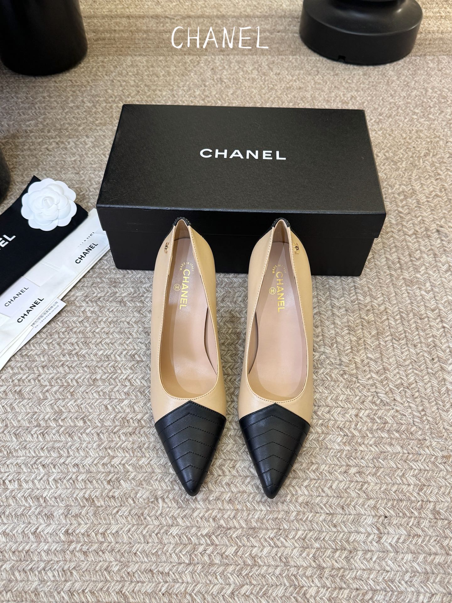 CHANEL小香 26ss 新款跟鞋复古法式优雅感，高级感十足 香奶奶后空玛丽珍凉鞋，最近很火的一双凉鞋