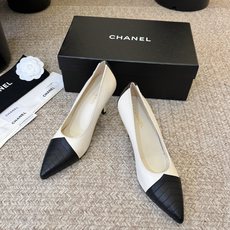 CHANEL小香 26ss 新款跟鞋复古法式优雅感,高级感十足 香奶奶后空玛丽珍凉鞋,最近很火的一双凉鞋 CHANEL小香 26ss 新款跟鞋复古法式优雅感,高级感十足 香奶奶后空玛丽珍凉鞋,最近很火的一双凉鞋