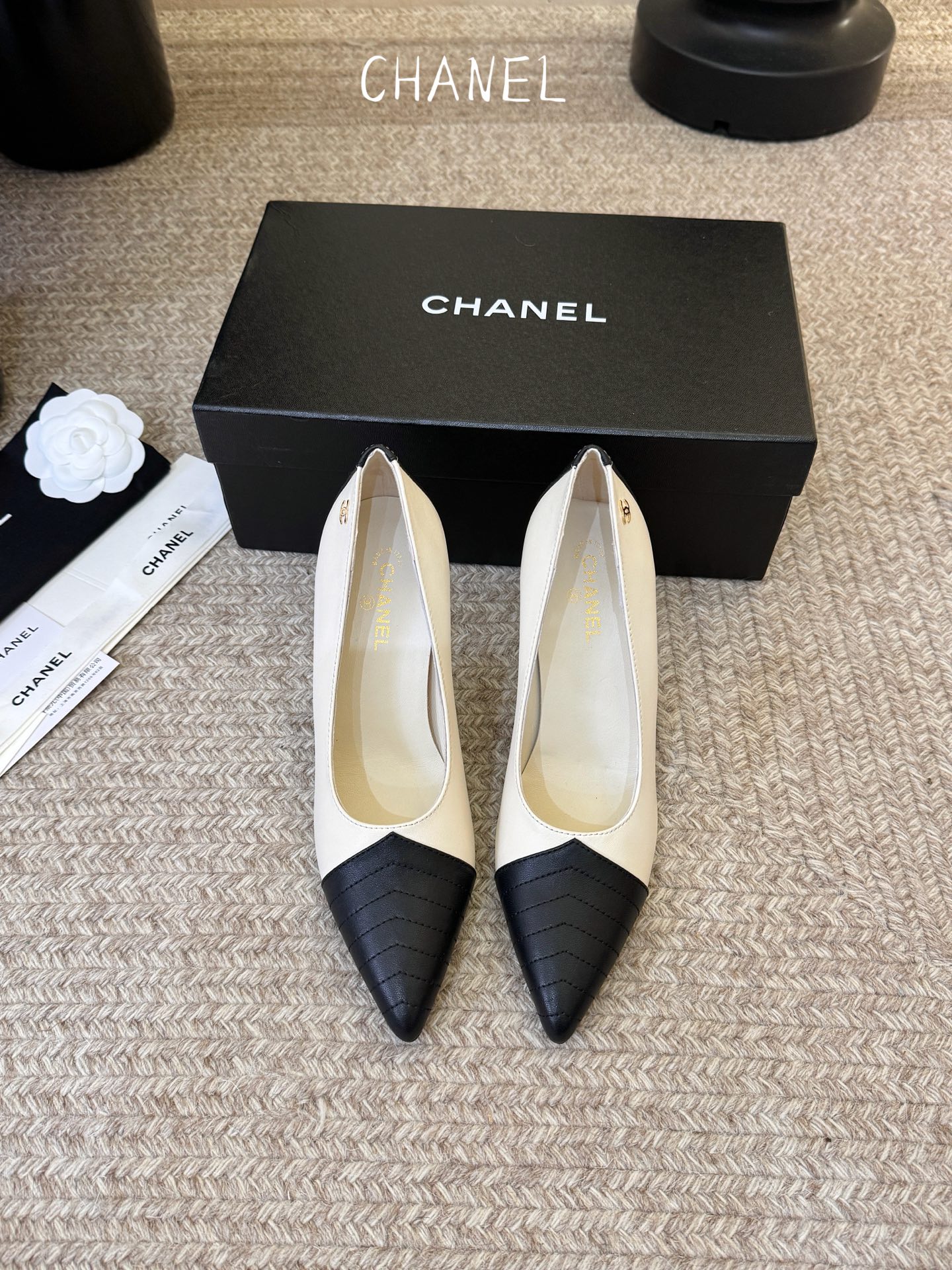 CHANEL小香 26ss 新款跟鞋复古法式优雅感，高级感十足 香奶奶后空玛丽珍凉鞋，最近很火的一双凉鞋