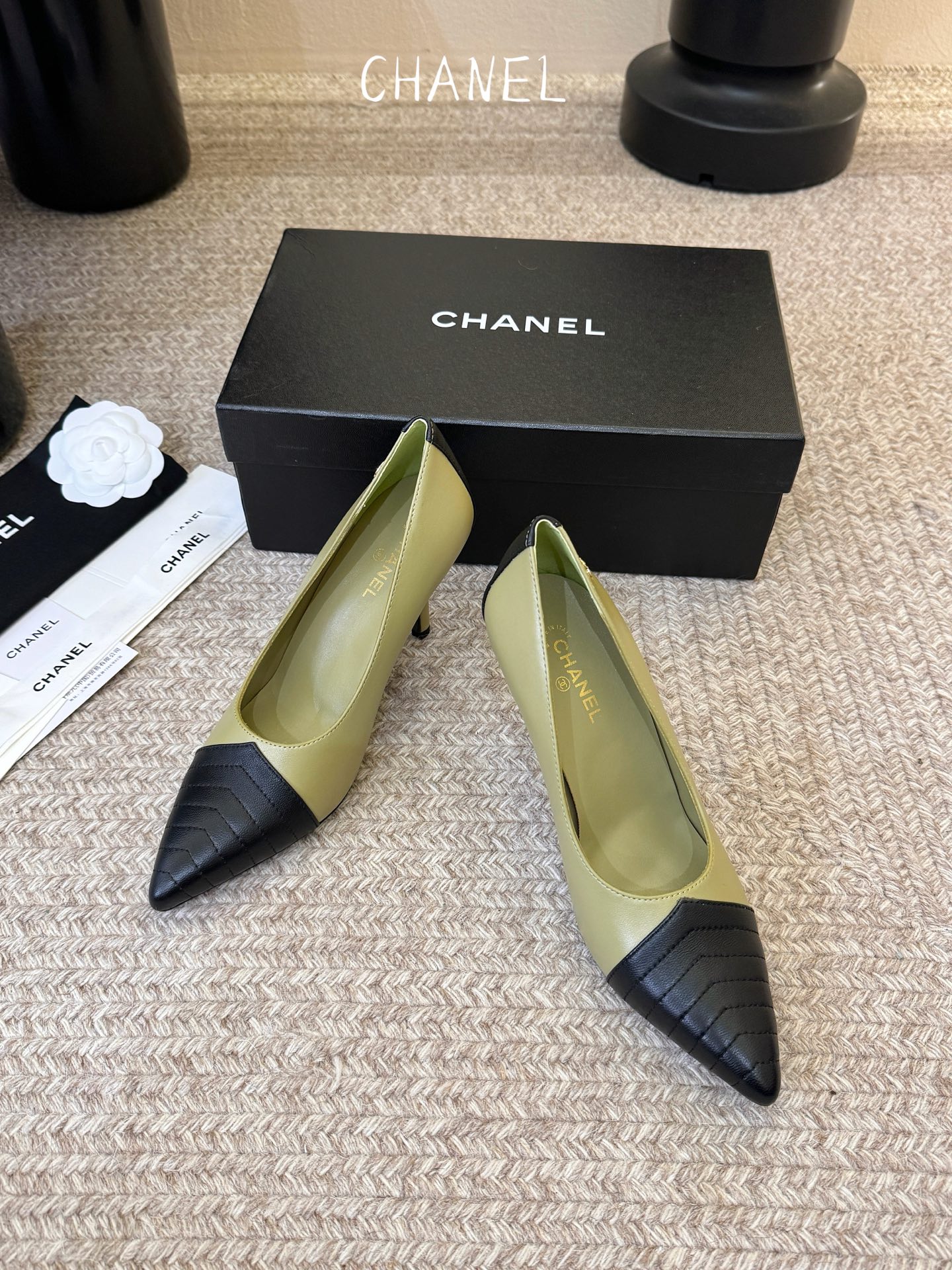 CHANEL小香 26ss 新款跟鞋复古法式优雅感,高级感十足 香奶奶后空玛丽珍凉鞋,最近很火的一双凉鞋 CHANEL小香 26ss 新款跟鞋复古法式优雅感,高级感十足 香奶奶后空玛丽珍凉鞋,最近很火的一双凉鞋