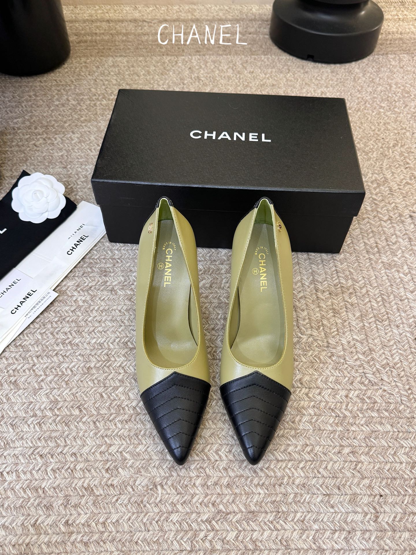CHANEL小香 26ss 新款跟鞋复古法式优雅感，高级感十足 香奶奶后空玛丽珍凉鞋，最近很火的一双凉鞋