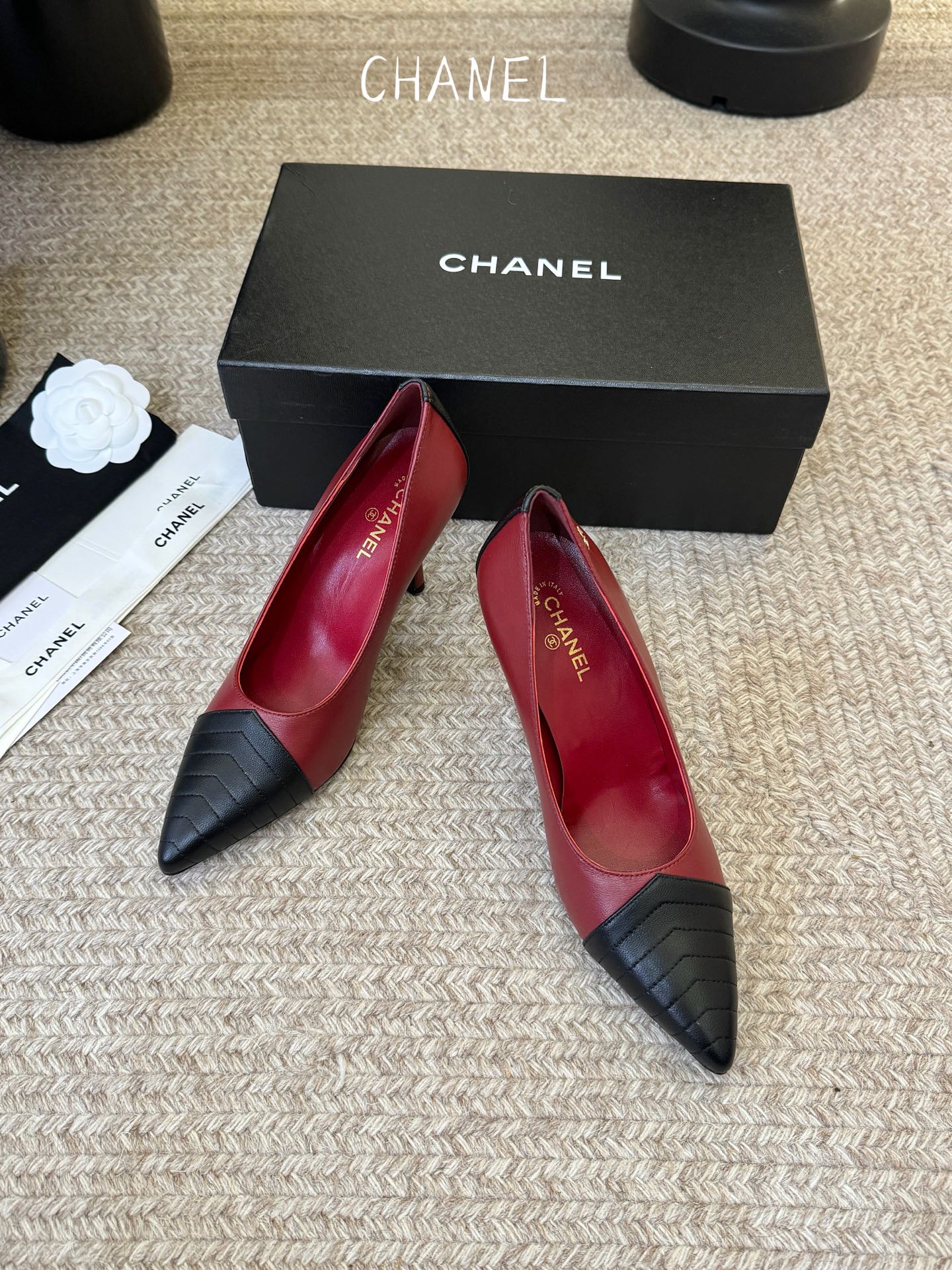 CHANEL小香 26ss 新款跟鞋复古法式优雅感,高级感十足 香奶奶后空玛丽珍凉鞋,最近很火的一双凉鞋 CHANEL小香 26ss 新款跟鞋复古法式优雅感,高级感十足 香奶奶后空玛丽珍凉鞋,最近很火的一双凉鞋