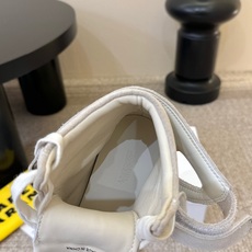 Isabel Marant/伊莎贝尔2026春夏新款经典复古内增高冲孔系带高帮休闲鞋!超级有高级感上脚超 Isabel Marant/伊莎贝尔2026春夏新款经典复古内增高冲孔系带高帮休闲鞋!超级有高级感上脚超
