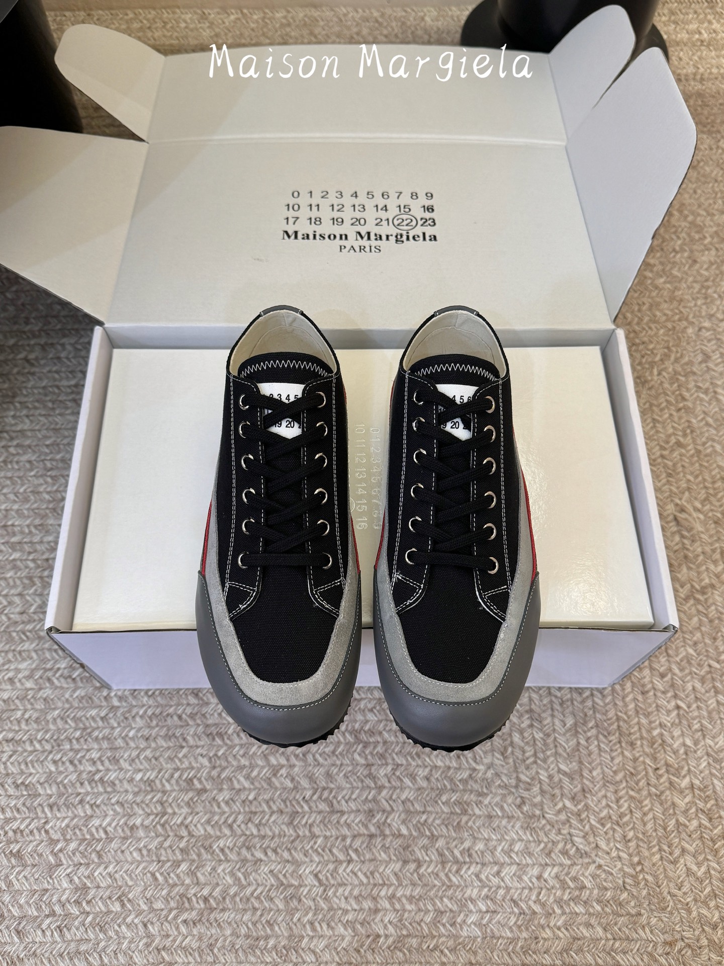 男款➕10Maison Margiela经典帆布鞋，简约设计+高品质帆布，灰色橡胶鞋头和鞋底，耐用又舒适