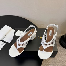 ALAÏ*26ss夏季新款网面夹趾凉鞋ALAÏA 网面夹趾凉鞋,以品牌标志性的网面设计为核心亮点,将利落 ALAÏ*26ss夏季新款网面夹趾凉鞋ALAÏA 网面夹趾凉鞋,以品牌标志性的网面设计为核心亮点,将利落