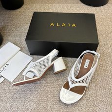 ALAÏ*26ss夏季新款网面夹趾凉鞋ALAÏA 网面夹趾凉鞋,以品牌标志性的网面设计为核心亮点,将利落 ALAÏ*26ss夏季新款网面夹趾凉鞋ALAÏA 网面夹趾凉鞋,以品牌标志性的网面设计为核心亮点,将利落