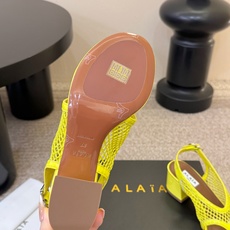 ALAÏ*26ss夏季新款网面夹趾凉鞋ALAÏA 网面夹趾凉鞋,以品牌标志性的网面设计为核心亮点,将利落 ALAÏ*26ss夏季新款网面夹趾凉鞋ALAÏA 网面夹趾凉鞋,以品牌标志性的网面设计为核心亮点,将利落