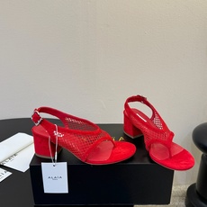 ALAÏ*26ss夏季新款网面夹趾凉鞋ALAÏA 网面夹趾凉鞋,以品牌标志性的网面设计为核心亮点,将利落 ALAÏ*26ss夏季新款网面夹趾凉鞋ALAÏA 网面夹趾凉鞋,以品牌标志性的网面设计为核心亮点,将利落