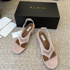 ALAÏ*26ss夏季新款网面夹趾凉鞋ALAÏA 网面夹趾凉鞋,以品牌标志性的网面设计为核心亮点,将利落 ALAÏ*26ss夏季新款网面夹趾凉鞋ALAÏA 网面夹趾凉鞋,以品牌标志性的网面设计为核心亮点,将利落