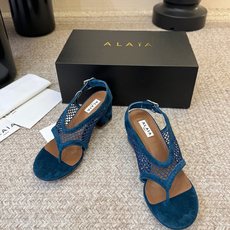 ALAÏ*26ss夏季新款网面夹趾凉鞋ALAÏA 网面夹趾凉鞋,以品牌标志性的网面设计为核心亮点,将利落 ALAÏ*26ss夏季新款网面夹趾凉鞋ALAÏA 网面夹趾凉鞋,以品牌标志性的网面设计为核心亮点,将利落