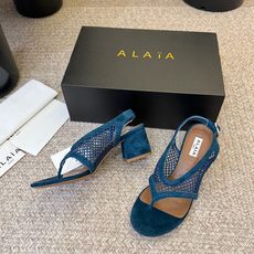 ALAÏ*26ss夏季新款网面夹趾凉鞋ALAÏA 网面夹趾凉鞋,以品牌标志性的网面设计为核心亮点,将利落 ALAÏ*26ss夏季新款网面夹趾凉鞋ALAÏA 网面夹趾凉鞋,以品牌标志性的网面设计为核心亮点,将利落