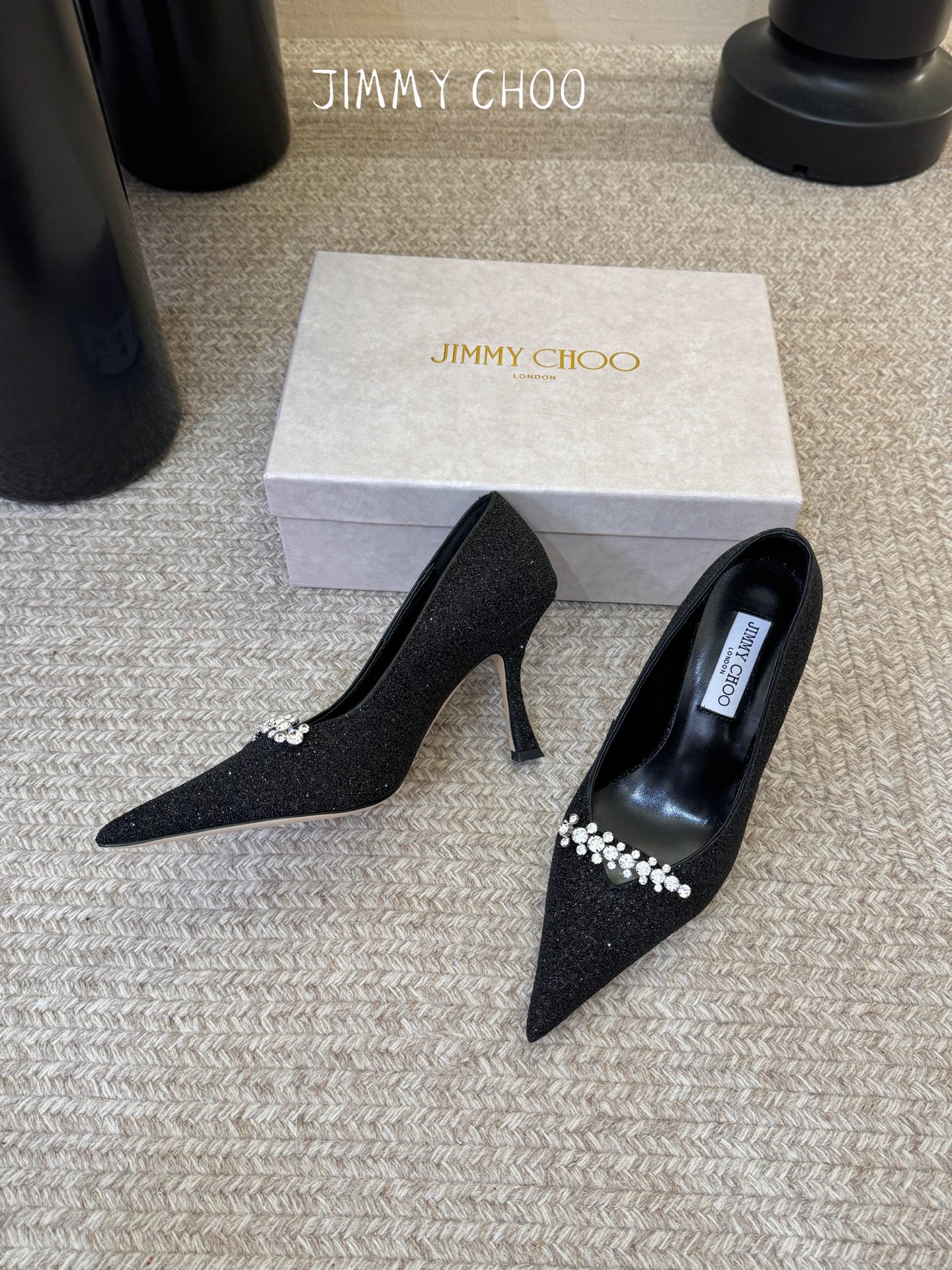 Jimmy Cho*26ss夏季新款闪钻尖头细跟高跟鞋自带星光氛围感的闪钻尖头细跟高跟鞋,利落的尖头剪裁 Jimmy Cho*26ss夏季新款闪钻尖头细跟高跟鞋自带星光氛围感的闪钻尖头细跟高跟鞋,利落的尖头剪裁