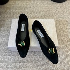 Jimmy Cho*26ss夏季新款宝石扣尖头平底单鞋自带贵气氛围感的宝石扣尖头平底单鞋,柔润的尖头鞋型 Jimmy Cho*26ss夏季新款宝石扣尖头平底单鞋自带贵气氛围感的宝石扣尖头平底单鞋,柔润的尖头鞋型