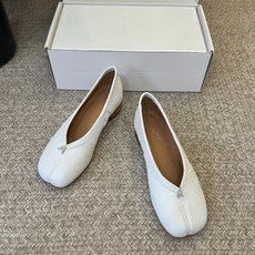 褶面带根Maison Margiel*26ss夏季新款分趾低跟单鞋自带慵懒氛围感的分趾褶皱平底单鞋,打破 褶面带根Maison Margiel*26ss夏季新款分趾低跟单鞋自带慵懒氛围感的分趾褶皱平底单鞋,打破