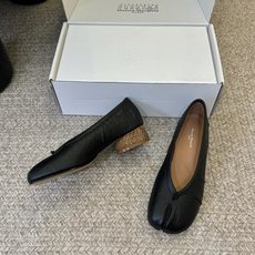 褶面带根Maison Margiel*26ss夏季新款分趾低跟单鞋自带慵懒氛围感的分趾褶皱平底单鞋,打破 褶面带根Maison Margiel*26ss夏季新款分趾低跟单鞋自带慵懒氛围感的分趾褶皱平底单鞋,打破
