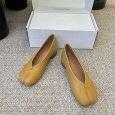 褶面带根Maison Margiel*26ss夏季新款分趾低跟单鞋自带慵懒氛围感的分趾褶皱平底单鞋,打破 褶面带根Maison Margiel*26ss夏季新款分趾低跟单鞋自带慵懒氛围感的分趾褶皱平底单鞋,打破