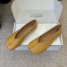 褶面平底 Maison Margiel*26ss夏季新款分趾低跟单鞋自带慵懒氛围感的分趾褶皱平底单鞋,打 褶面平底 Maison Margiel*26ss夏季新款分趾低跟单鞋自带慵懒氛围感的分趾褶皱平底单鞋,打