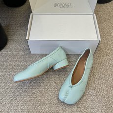 羊皮带根Maison Margiel*26ss夏季新款分趾低跟单鞋自带慵懒氛围感的分趾褶皱平底单鞋,打破 羊皮带根Maison Margiel*26ss夏季新款分趾低跟单鞋自带慵懒氛围感的分趾褶皱平底单鞋,打破