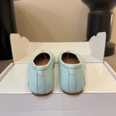 羊皮平底Maison Margiel*26ss夏季新款分趾低跟单鞋自带慵懒氛围感的分趾褶皱平底单鞋,打破 羊皮平底Maison Margiel*26ss夏季新款分趾低跟单鞋自带慵懒氛围感的分趾褶皱平底单鞋,打破